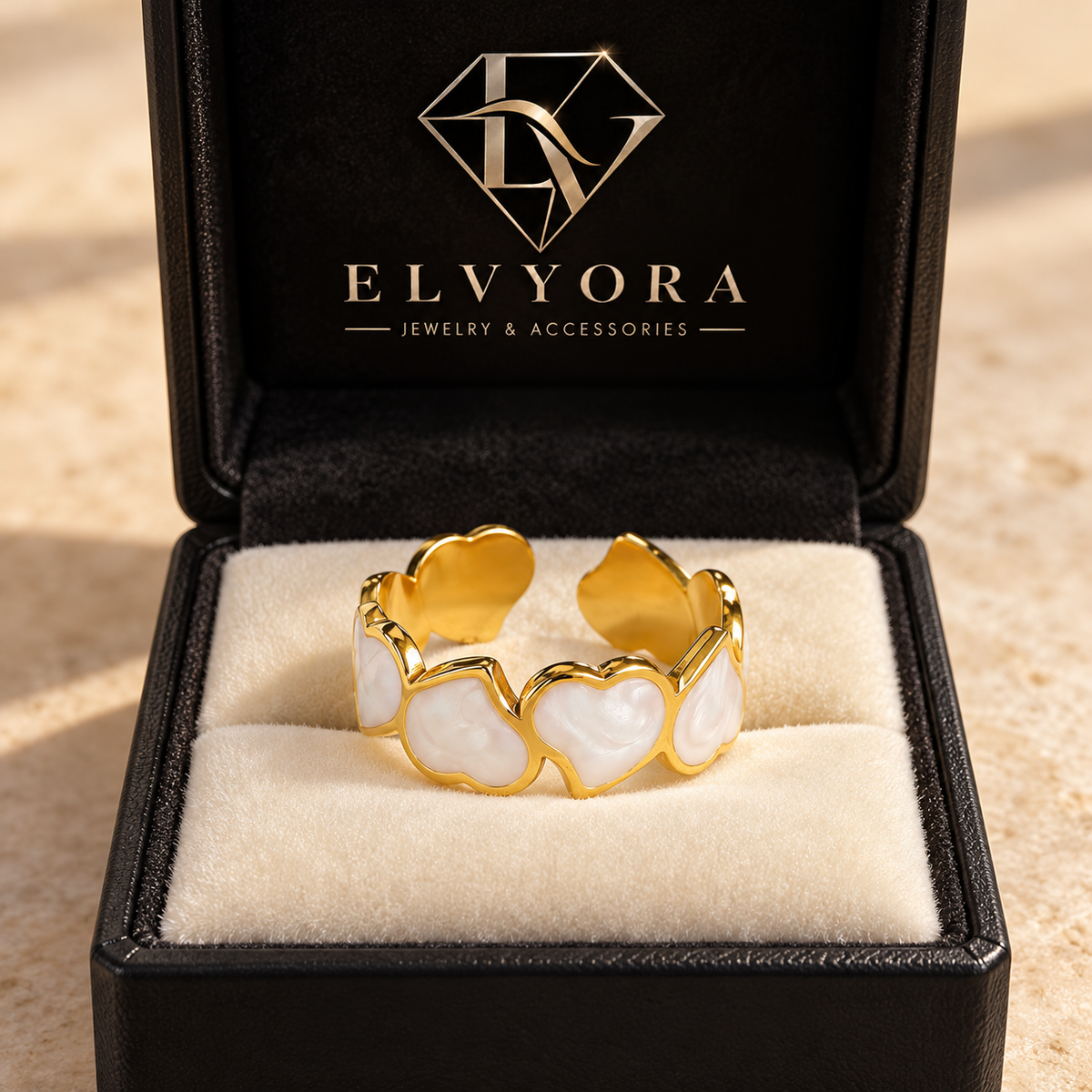 Mise en scène de la bague Célina dans un écrin Elvyora
