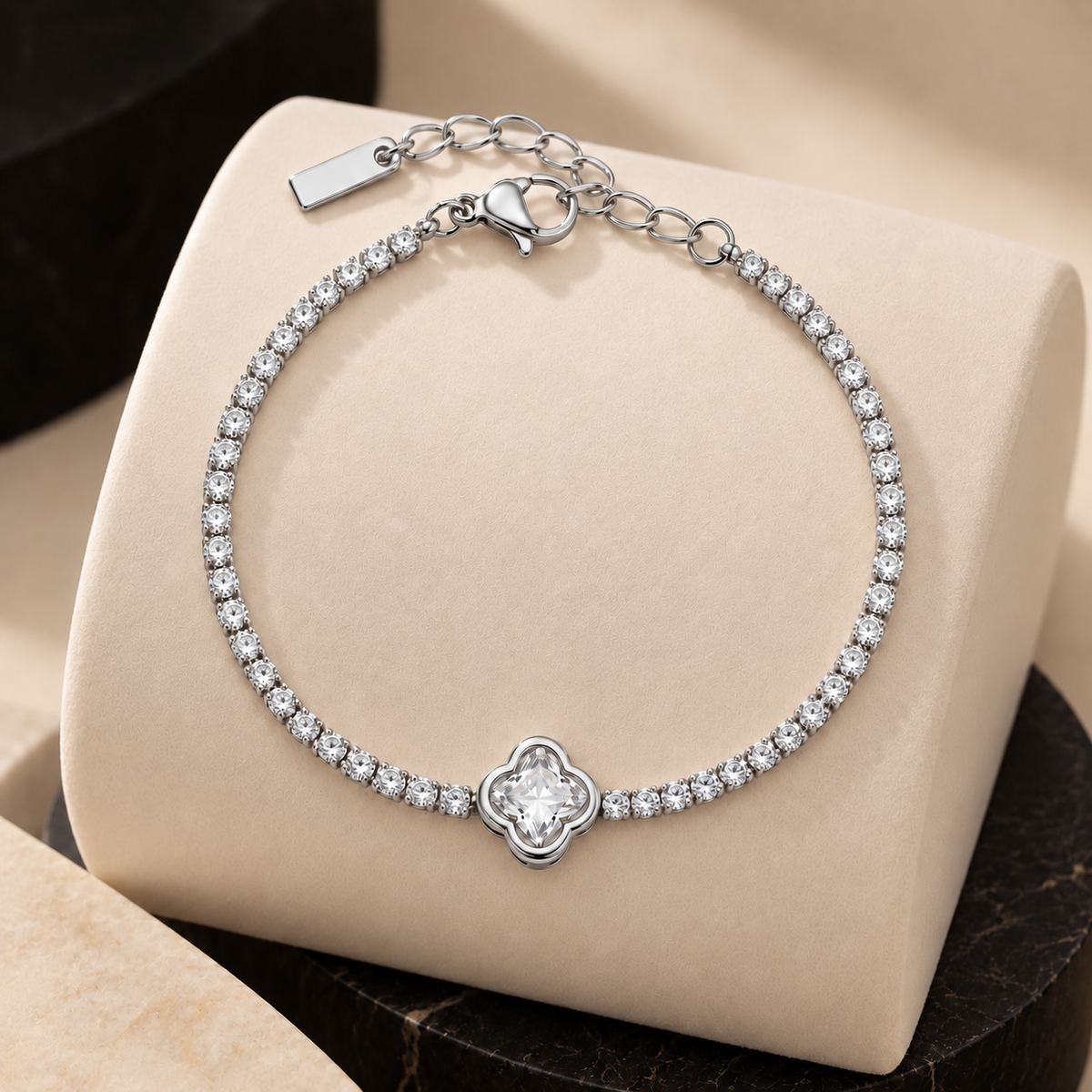 Bracelet Luméra Trèfle Argent sur présentoir