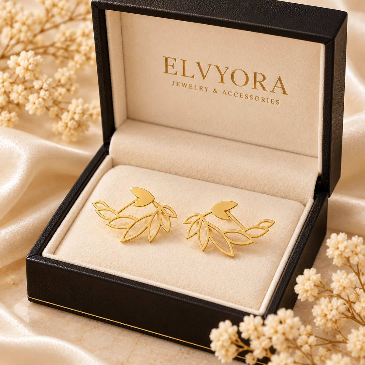 Mise en scène illustrative des boucles Élyna dorées dans un coffret ELVYORA