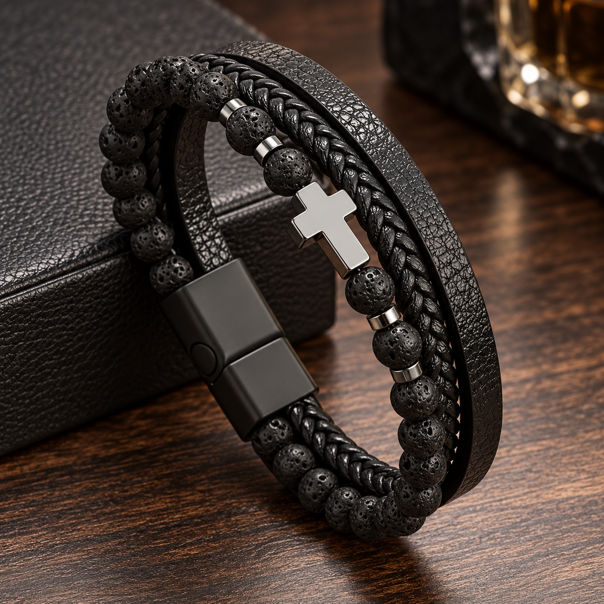 Bracelet Mattéo noir multirangs avec croix argentée et fermoir noir, vue complémentaire